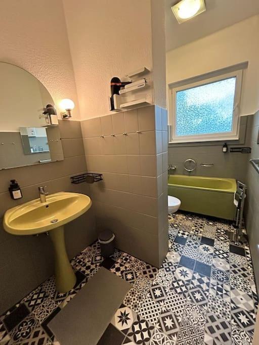 Duplex Apartment Ullstein- 4 Bedrooms, 2 Bathrooms, Living Room, 2 Parking Spaces, Boxspringbeds, Family & Business Apartment! Berlin Luaran gambar